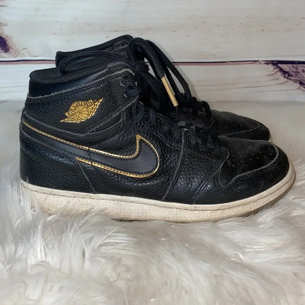 Nike Youth Retro High City of Flight Sneakers 6.5Y